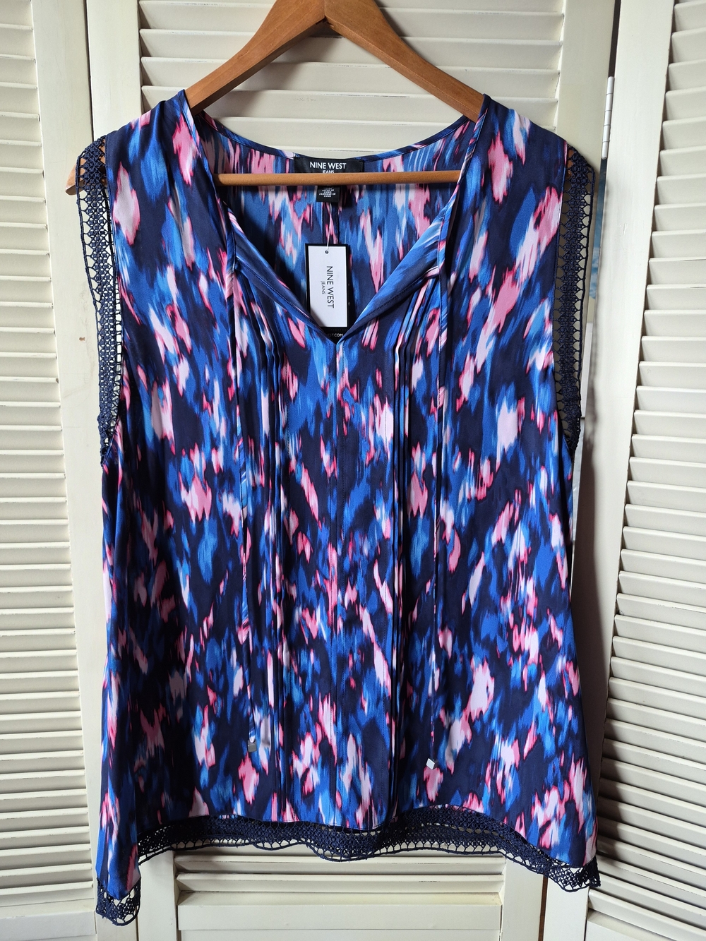 Nine West NWT Sleeveless Top Size Medium